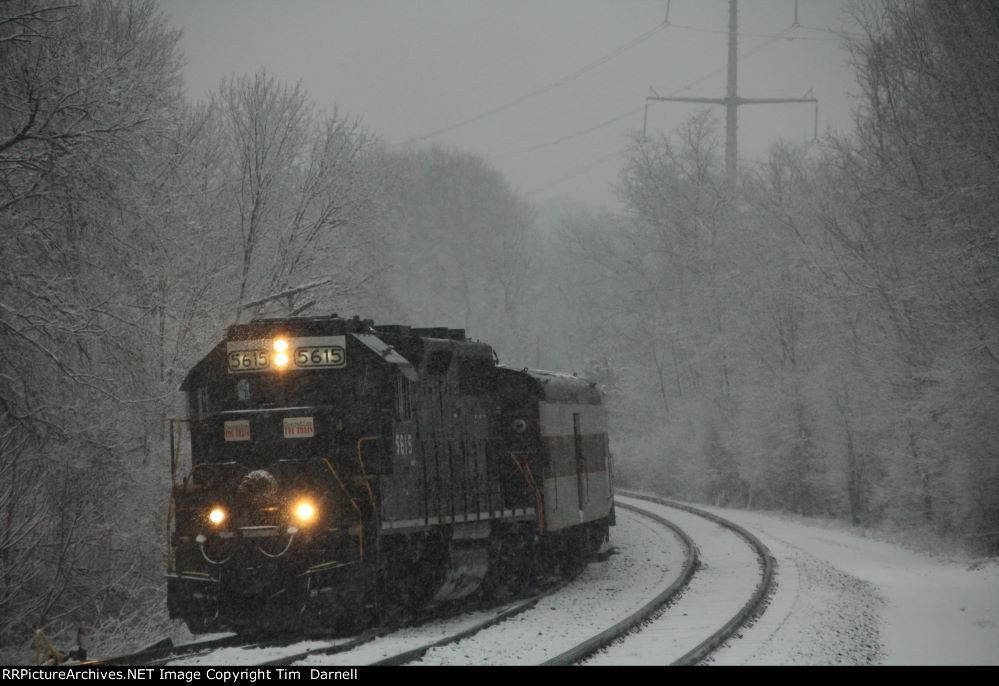 MNJ 5615 out of the siding